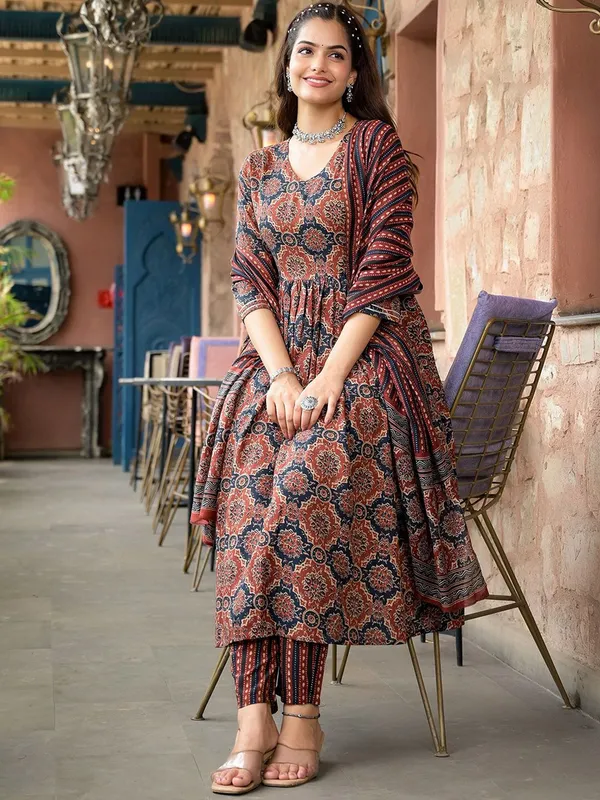 Women_Ethnic_Classic_Comfort_Everyday_Kurti_set