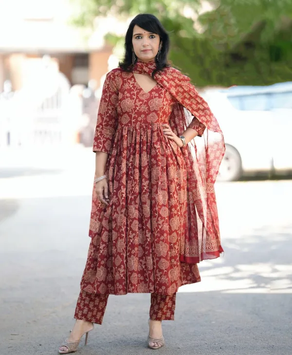 Women_Ethnic_Classic_Comfort_Everyday_Kurti_set