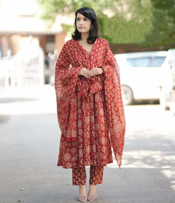 Women_Ethnic_Classic_Comfort_Everyday_Kurti_set