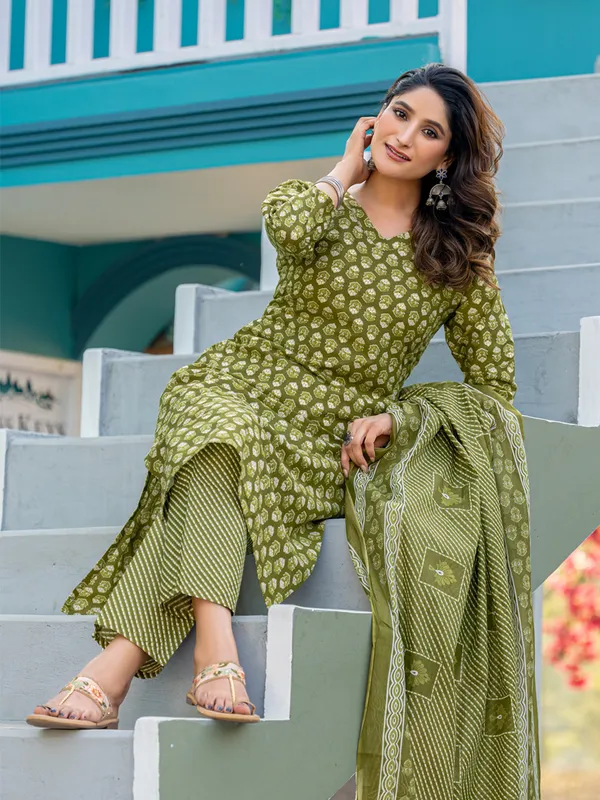 Women_Ethnic_Classic_Comfort_Everyday_Kurti_set