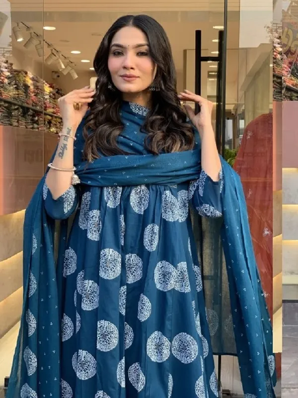 Women_Ethnic_Classic_Comfort_Everyday_Kurti_set_(_Kurti-Embroidery_Work_on_Neck)