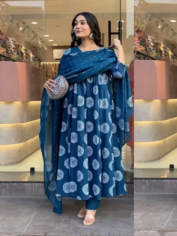 Women_Ethnic_Classic_Comfort_Everyday_Kurti_set_(_Kurti-Embroidery_Work_on_Neck)