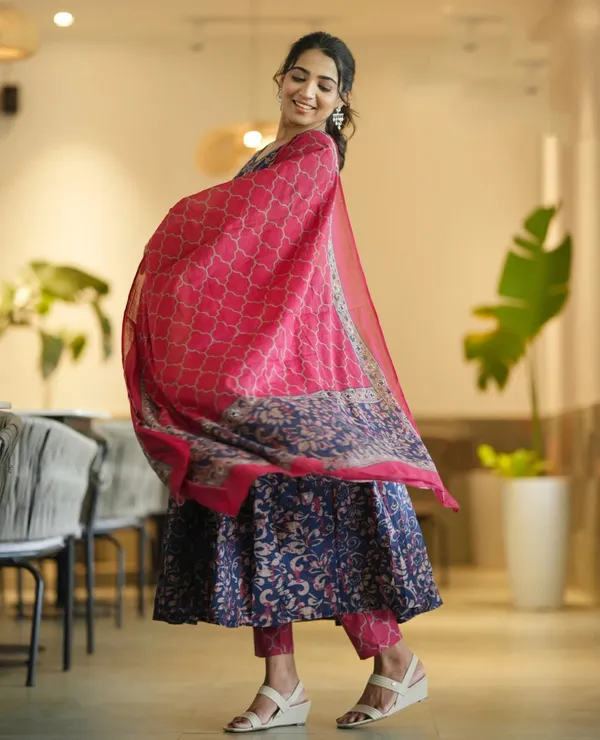 Women_Ethnic_Classic_Comfort_Everyday_Kurti_set
