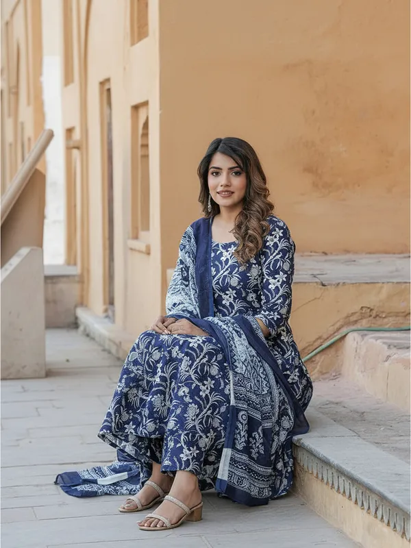 Women_Ethnic_Classic_Comfort_Everyday_Kurti_set