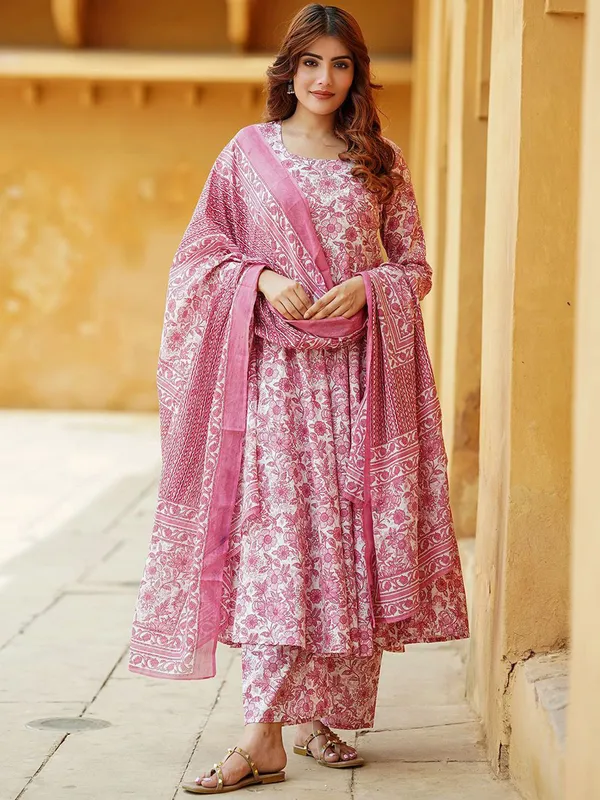 Women_Ethnic_Classic_Comfort_Everyday_Kurti_set