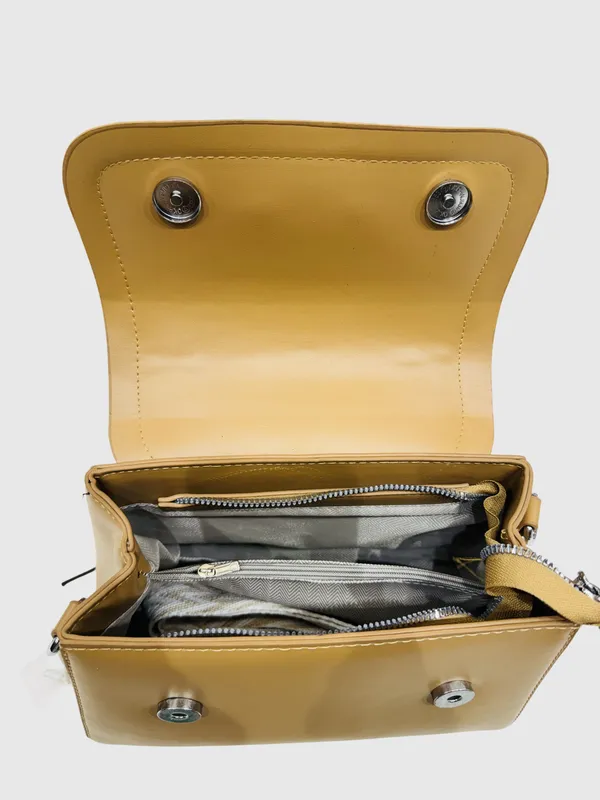 Tan_Handbag_With_Braided_Handle_And_Metal_Hardware