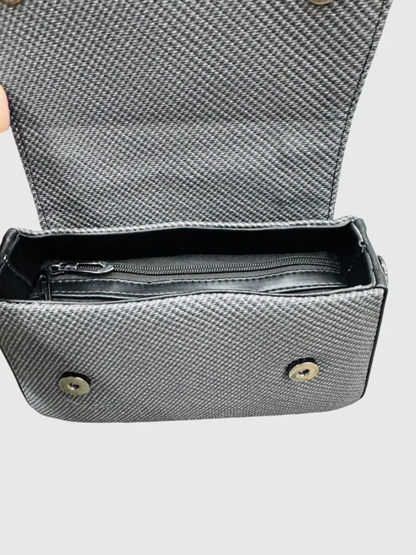 Dark_Grey_Carbon_Fiber_Textured_Structured_Handbag_With_Black_Strap_And_Metal_Clasp