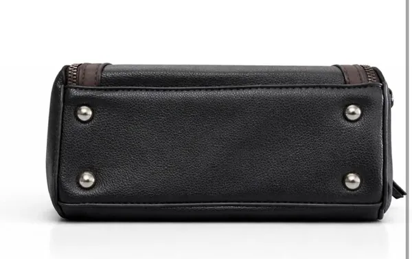 Foxxjazz_Sling_Bag_Crocodile_(Black)