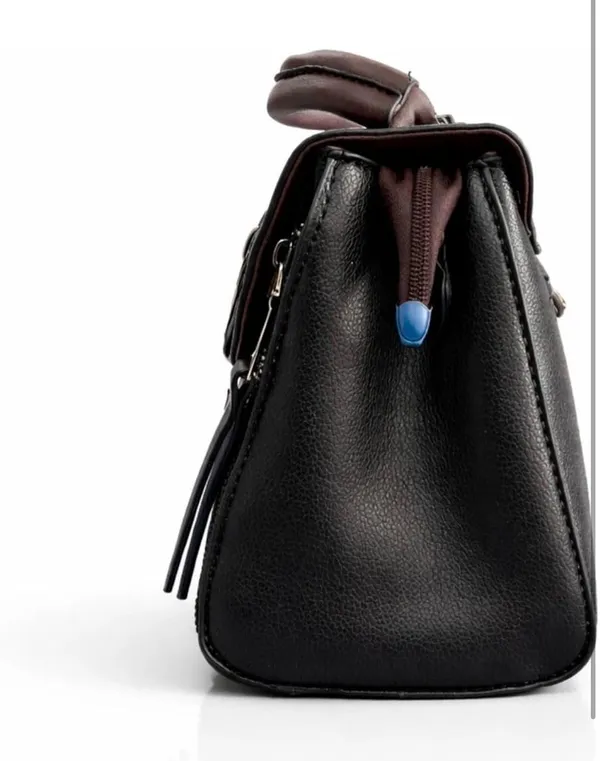 Foxxjazz_Sling_Bag_Crocodile_(Black)
