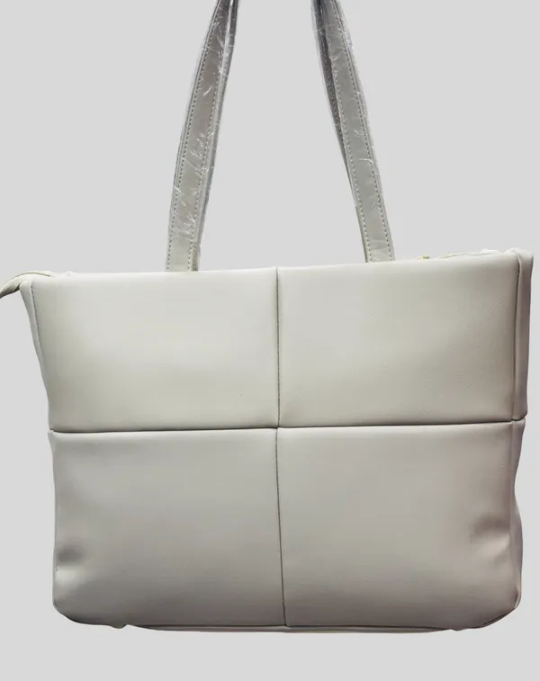 Elegant_Off_White_Quilted_Handbag_With_Gold_Hardware