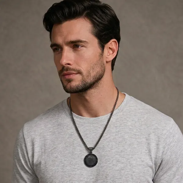 Wanderer_Medallion_Globe_Pendant_Black