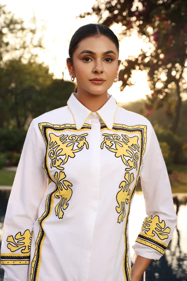 Ochre_White_Cotton_Cambric_Applique_Shirt_Dress_For_Women