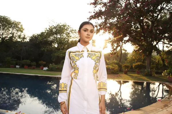 Ochre_White_Cotton_Cambric_Applique_Shirt_Dress_For_Women