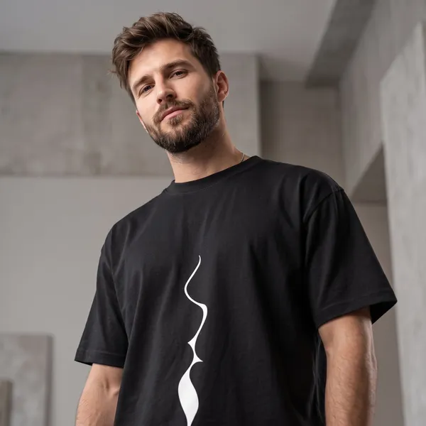 Black_Cotton_Minimal_Kiss_Art_Edition_Oversize_T-Shirt_For_Unisex
