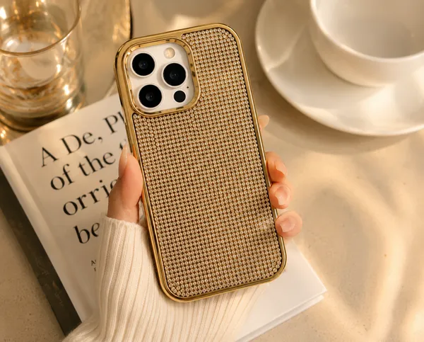 Luxury_Gold_Crystal_Rhinestone_Case_for_iPhone_16_Pro