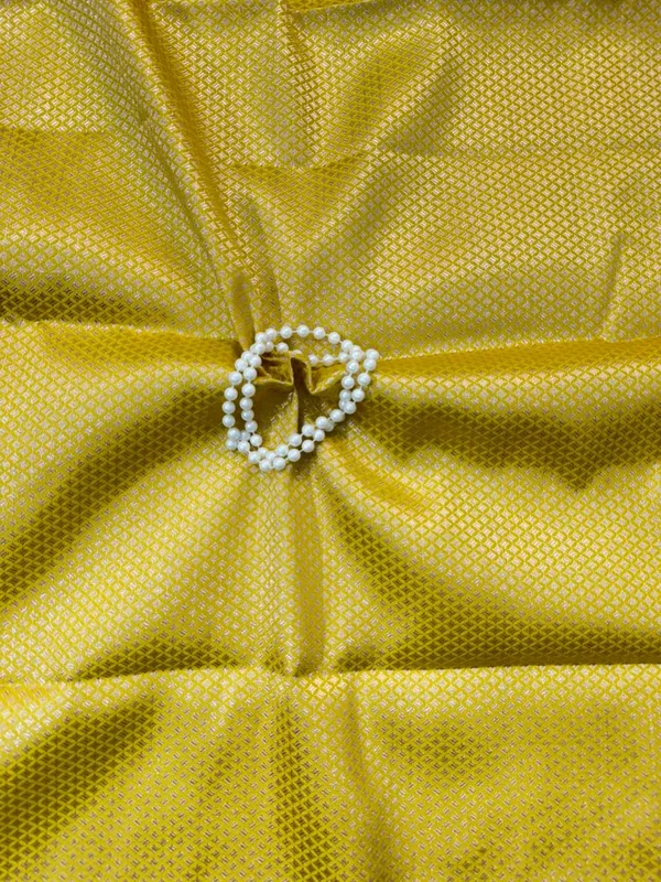 lemon_Yellow_Banarasi_wom_Silk_Premium_And_Elegant_Saree_For_Women