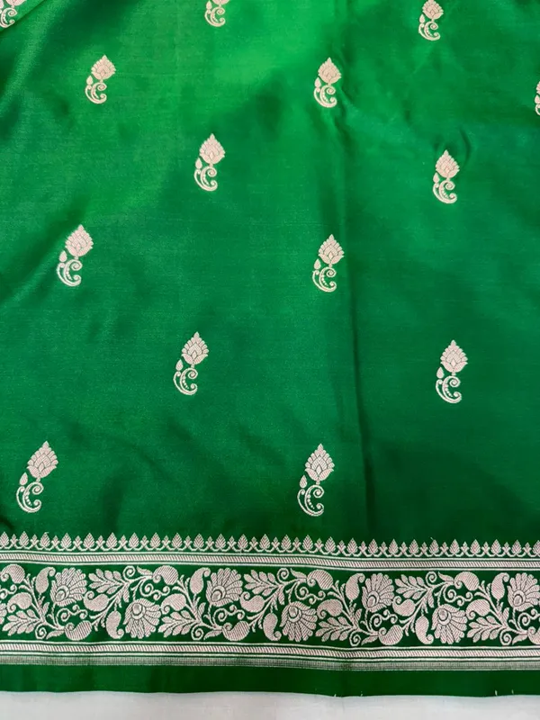 Green_Mashru_Katan_Silk_Premium_And_Elegant_Saree_For_Women