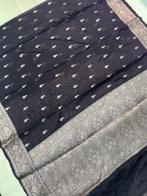 Black_Banarasi_wom_Silk_Premium_And_Elegant_Saree_For_Women