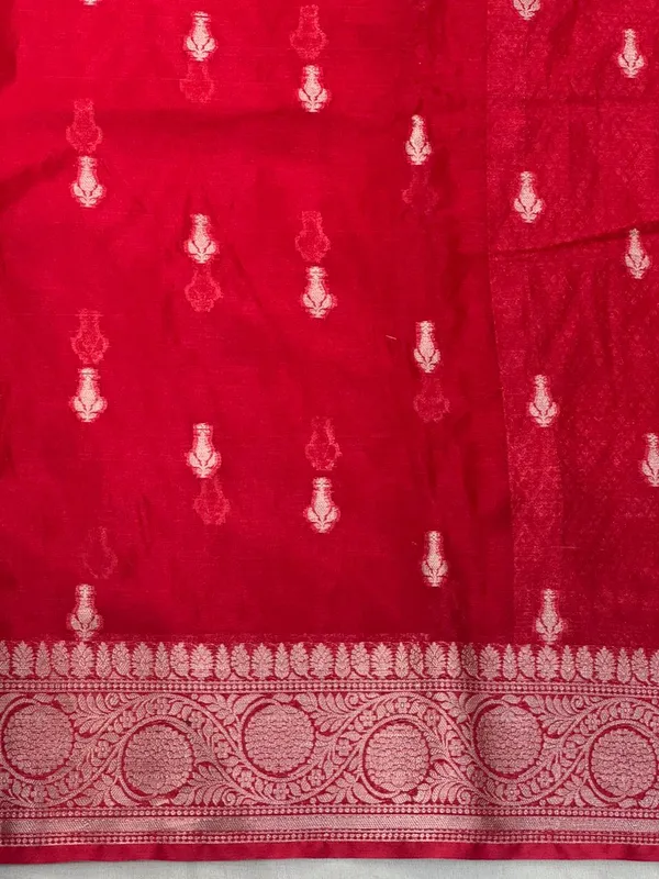 Red_Banarasi_wom-=Silk_Premium_And_Elegant_Saree_For_Women
