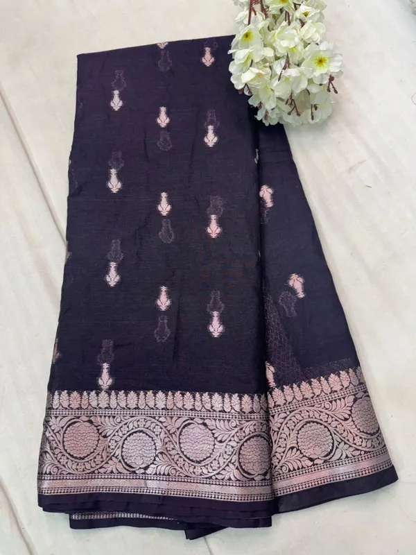 Black_Banarasi_wom_Silk_Premium_And_Elegant_Saree_For_Women