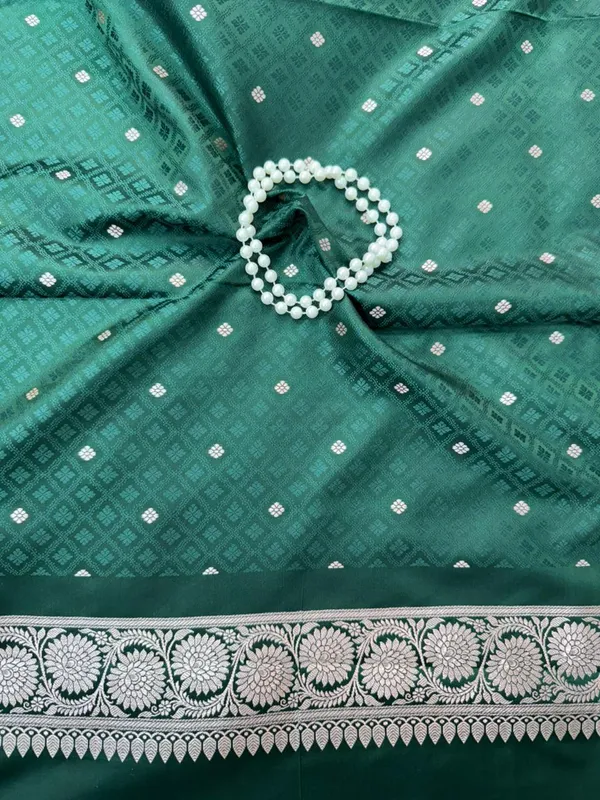 Green_Mashru_Katan_Silk_Premium_And_Elegant_Saree_For_Women