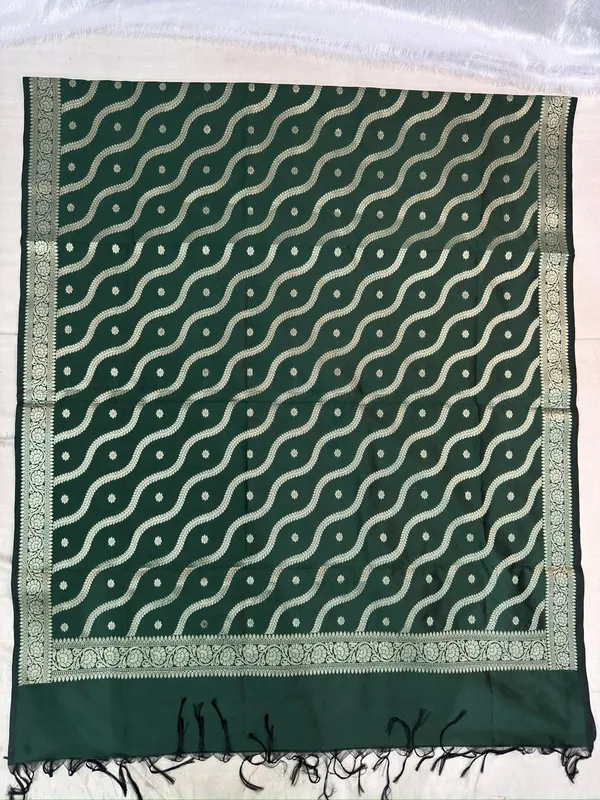 Dark_Green_Banarasi_butter_Silk_Premium_And_Elegant_Saree_For_Women