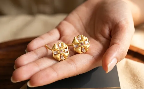 1gm_gold_diamond_tops__(Real_gold_polish_)