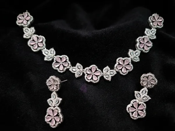 A.d_necklace_set