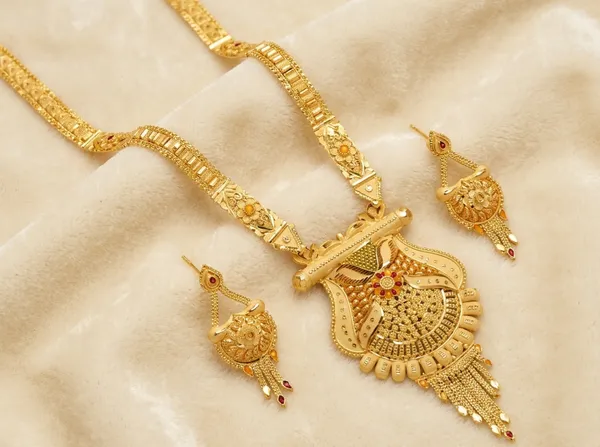 Aarti__Forming_Jewellery