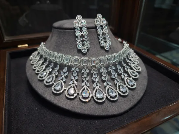 American__Diamond_necklace_set