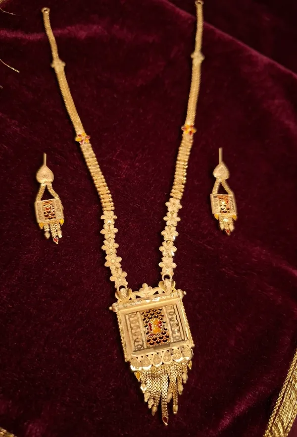 Meera_forming_jewllery