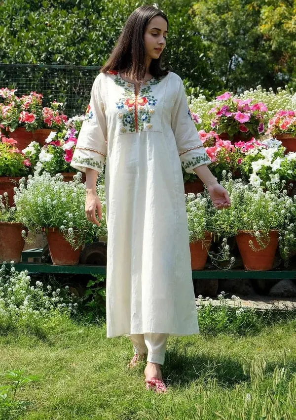 Off-White_Cotton_Straight_Kurti_For_Women