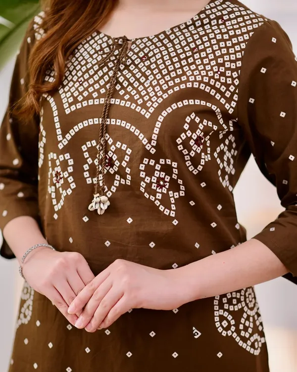 Chocolate_Brown__And_White_Cotton_Kurta_Set_For_Women
