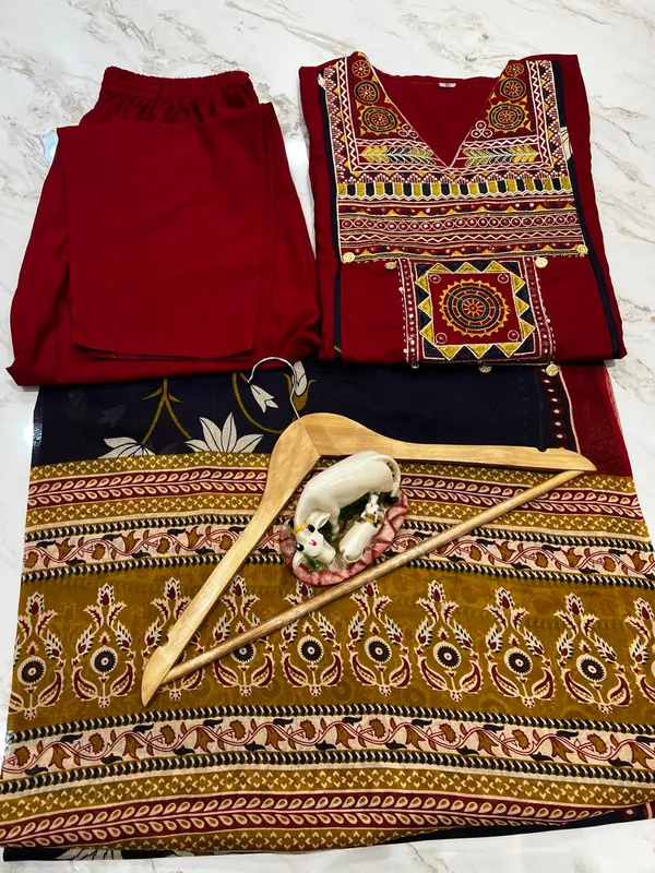 Style_kurti_Women’s_Maroon_Printed_Kurta_Pant_Set_with_Designer_Navy_Floral_Dupatta_|_Elegant_Ethnic_3-Piece_Suit_Set