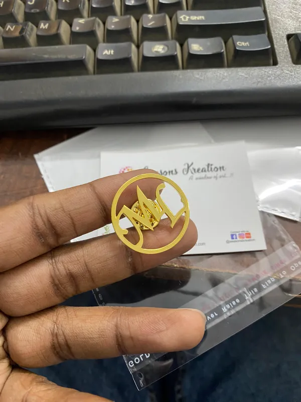 Gold_,_Rose_Gold_Or_Silver_Brass_Custom_Name_Circle_Brooch_Pin_For_Unisex