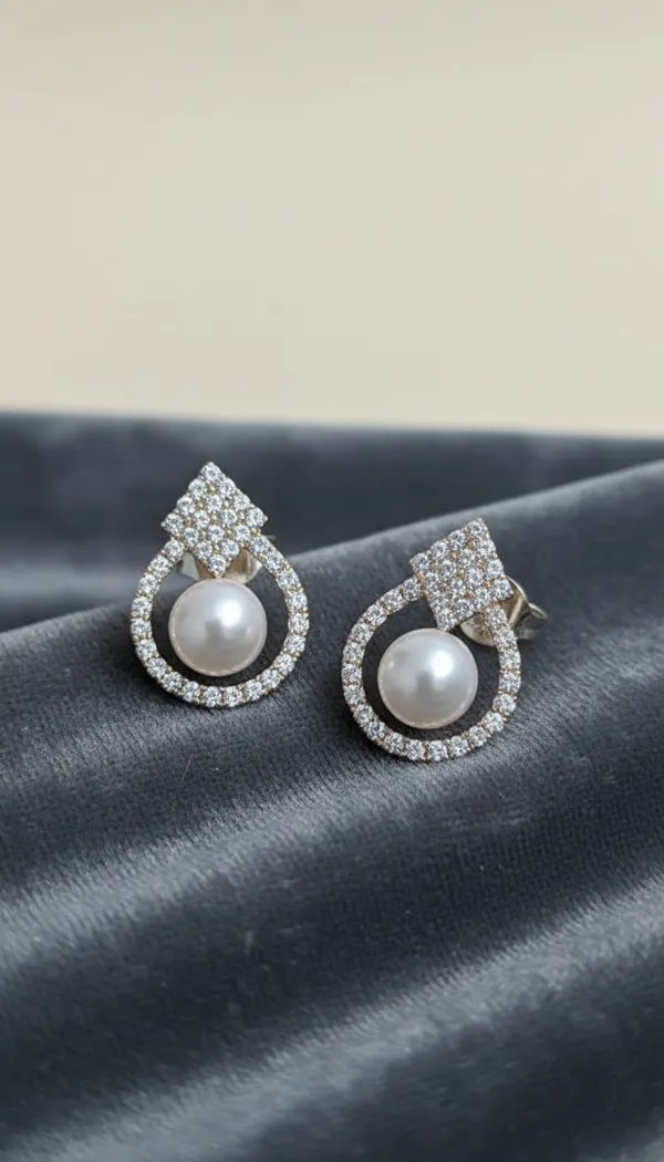 Vasuki_Sparkling_Cat_Pearl_Stud_Earrings_-_Pack_Of_2