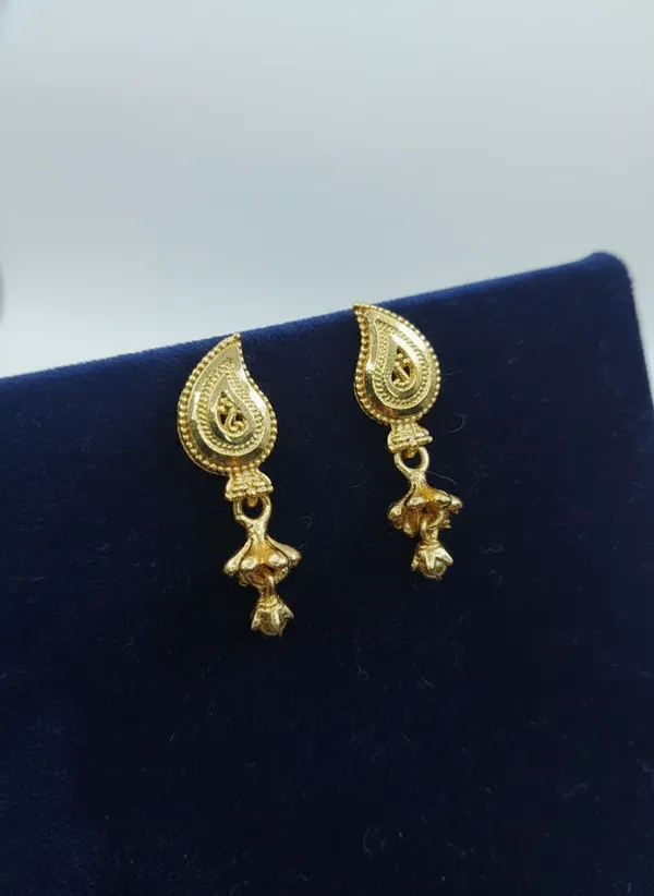 Golden_Alloy_Peacock_Teardrop_Bead_Dangle_Drop_Earring_|_Golden_Alloy_Teardrop_Dangle_Earrings_|_Gold-Plated_Diamond-Shaped_Dangle_Earrings_(Pack_Of_3)