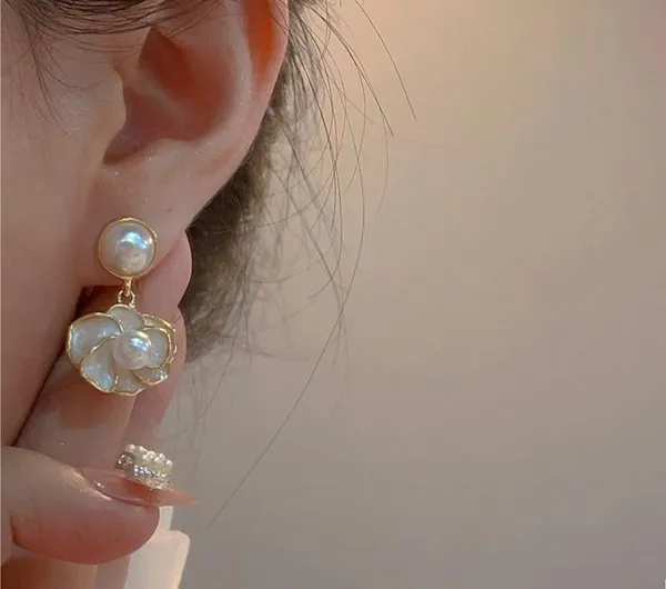 Floral_Pearl_Earring