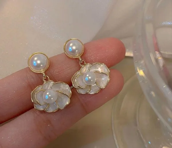 Floral_Pearl_Earring
