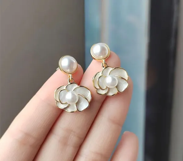 Floral_Pearl_Earring