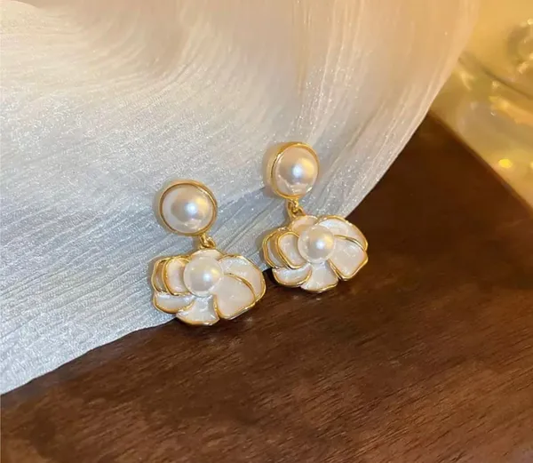 Floral_Pearl_Earring
