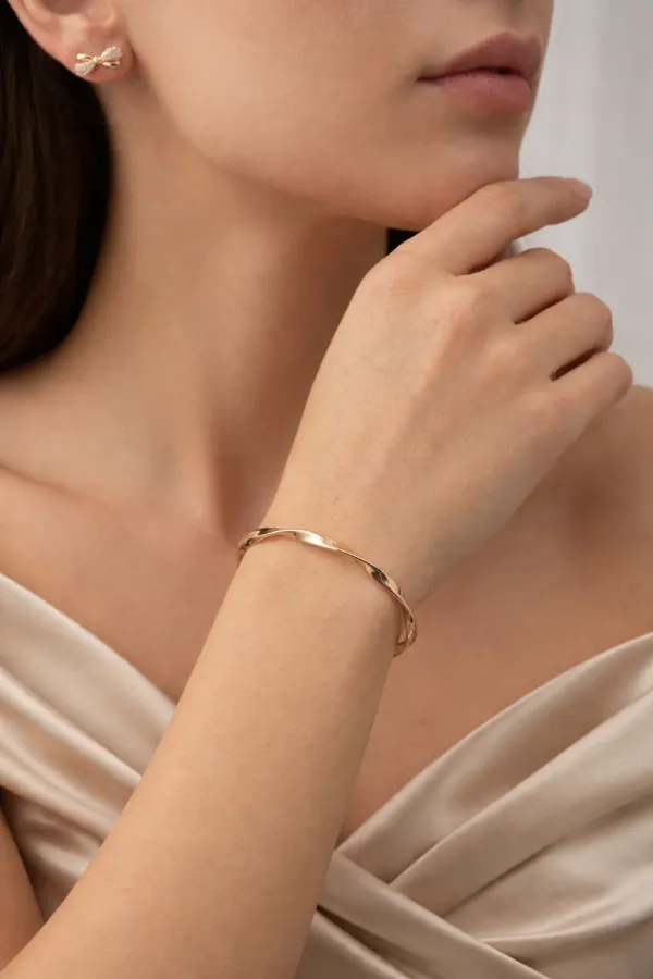 Luxe_Spiral_Bracelet_With_Luxe_Ribbon_Earrings_(Combo)