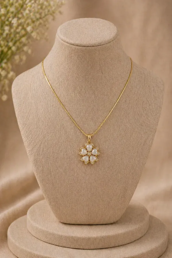 Snow_Petal_Pendant