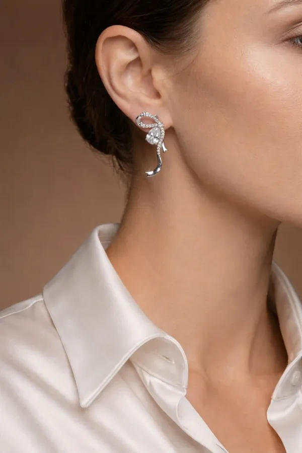 Elara_Drop_Curve_Earrings