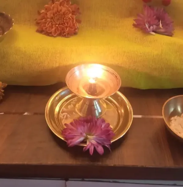Pure_Brass_Puja_Plate_–_Pack_of_8_Multipurpose_|_3_Inch_|_Perfect_for_Diya,_Dhoop,_Bhog,_Idols_&_Daily_Puja