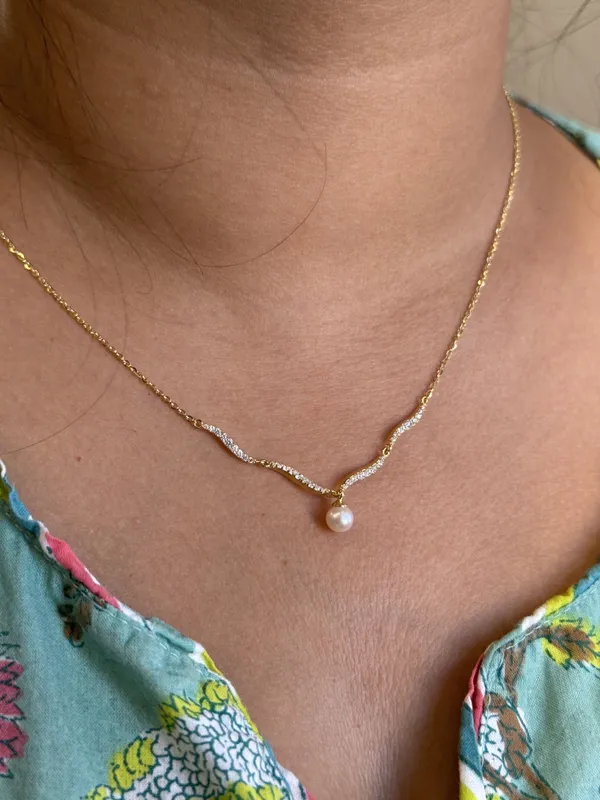 Gold_925_Sterling_V-Shape_Crystal_Pearl_Pendant_Necklace_For_Women