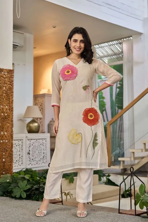 Off_White_Cotton_Blend_Floral_Embroidered_Kurta_Set_With_Dupatta_For_Women