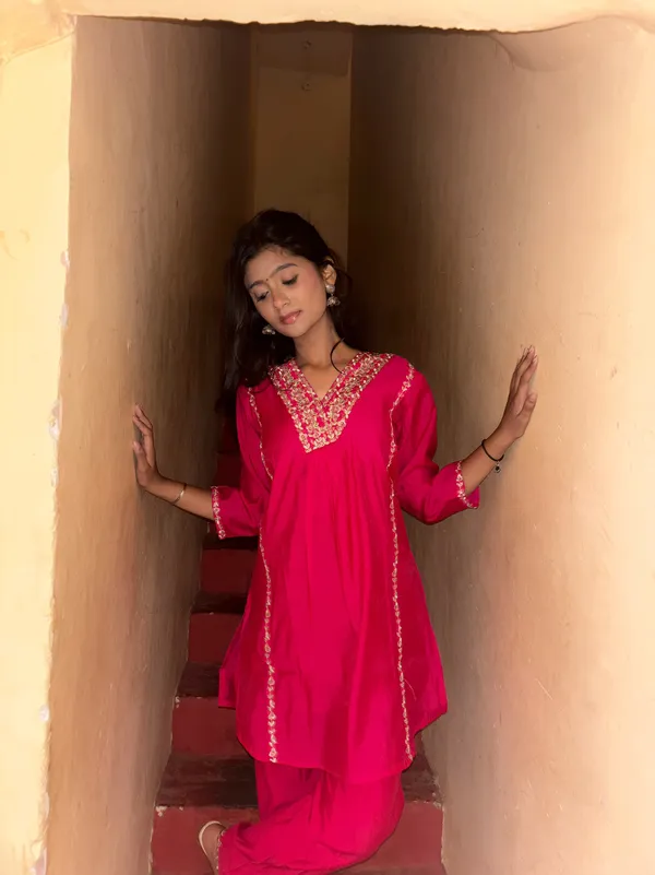 Pink_Cotton_Blend_Embroidered_Kurta_Set_For_Women