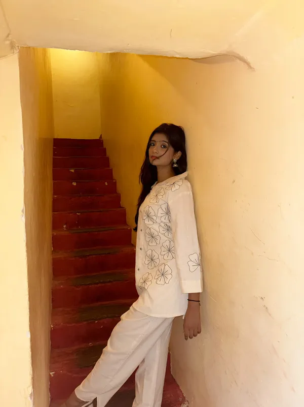 White_Cotton_Blend_Floral_Embroidered_Kurta_Set_For_Women