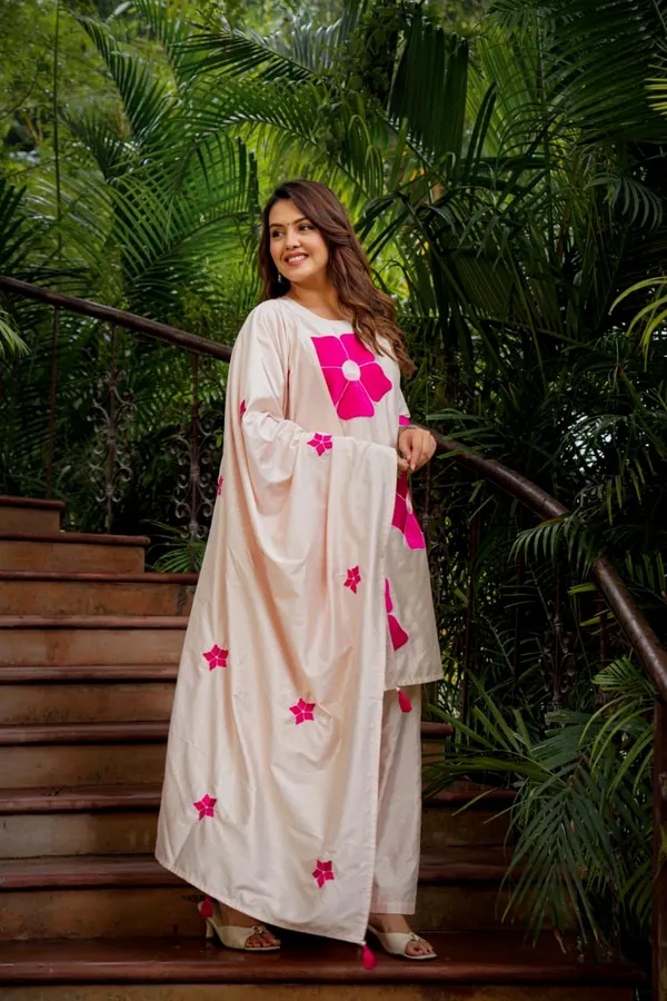 Off_White_Cotton_Blend_Straight_Kurta_Set_With_Dupatta_For_Women